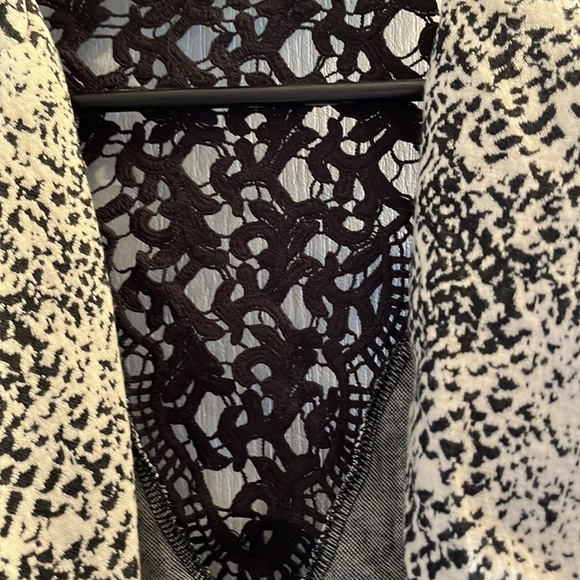 THX Blazer Lace Detail - Picture 5 of 7